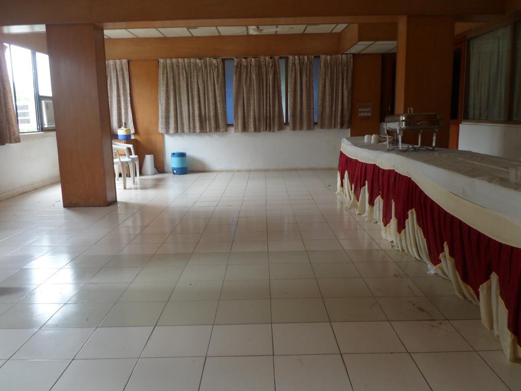 Hotel Rajdeep Inn Ahmedabad Eksteriør billede