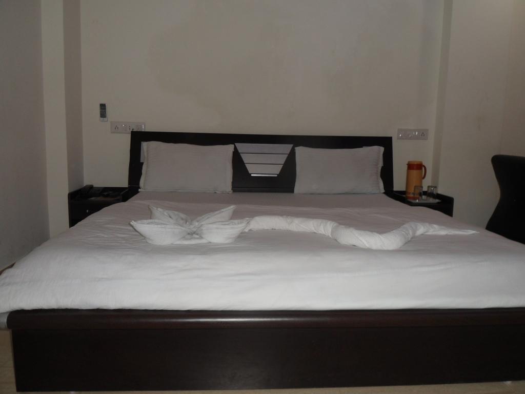 Hotel Rajdeep Inn Ahmedabad Eksteriør billede