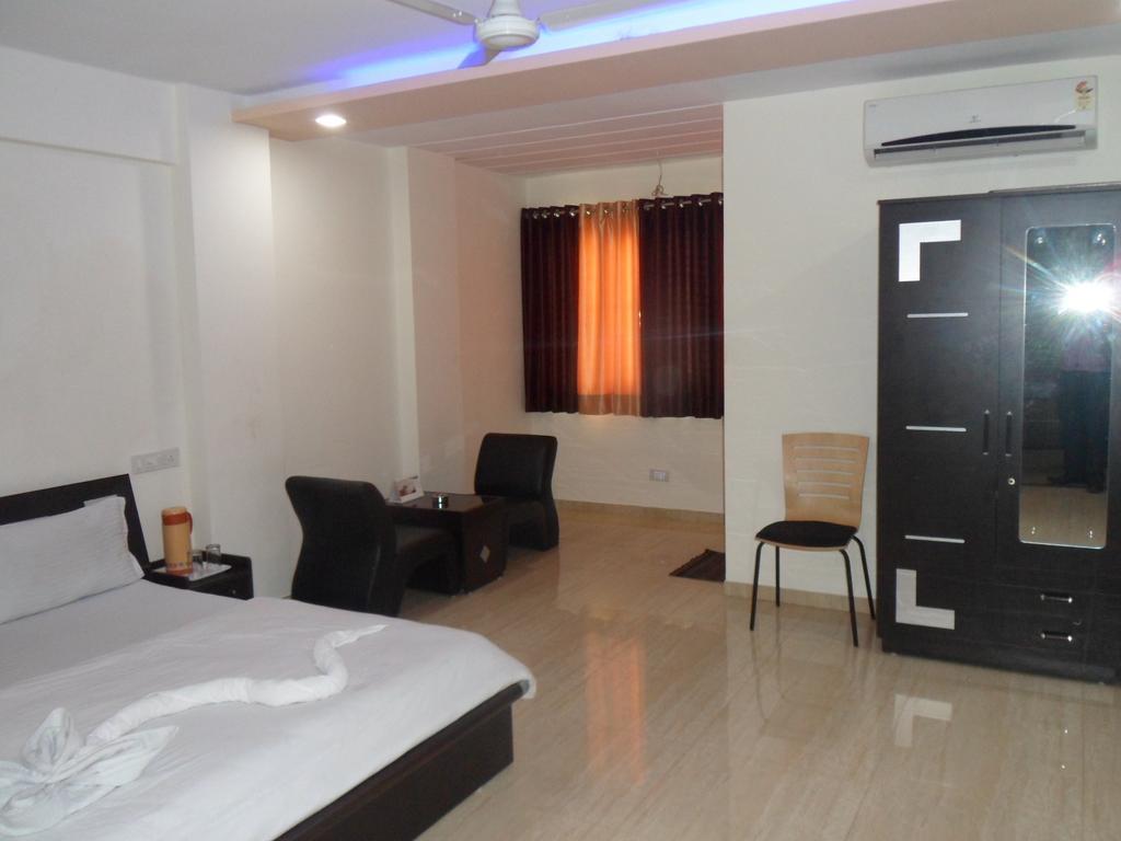 Hotel Rajdeep Inn Ahmedabad Eksteriør billede