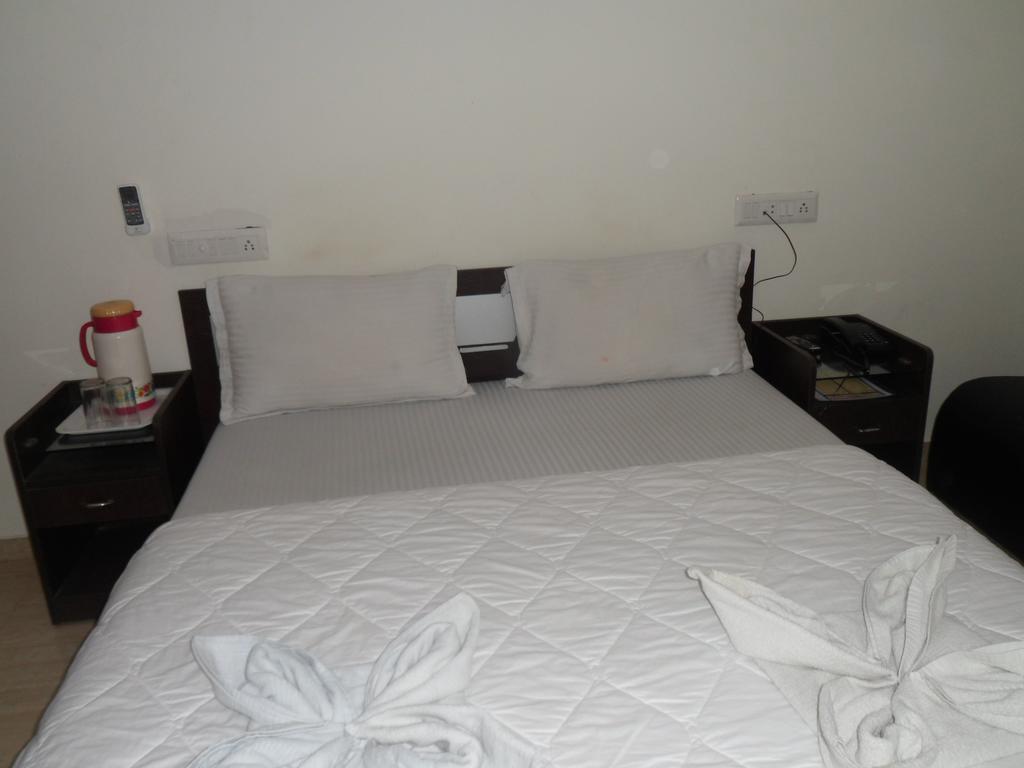 Hotel Rajdeep Inn Ahmedabad Eksteriør billede
