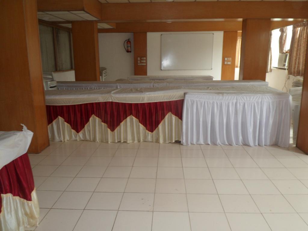 Hotel Rajdeep Inn Ahmedabad Eksteriør billede